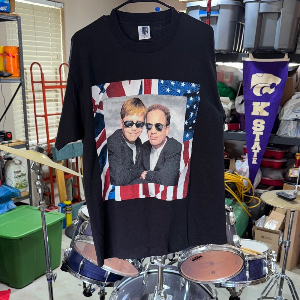 Elton John & Billy Joel graphic Tee in XL. EUC!